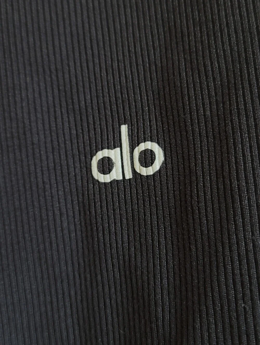 ALO Yoga labeled size